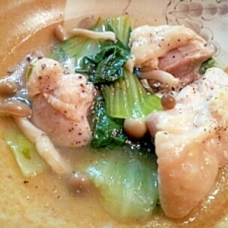 鶏肉とチンゲン菜の煮込みスープ